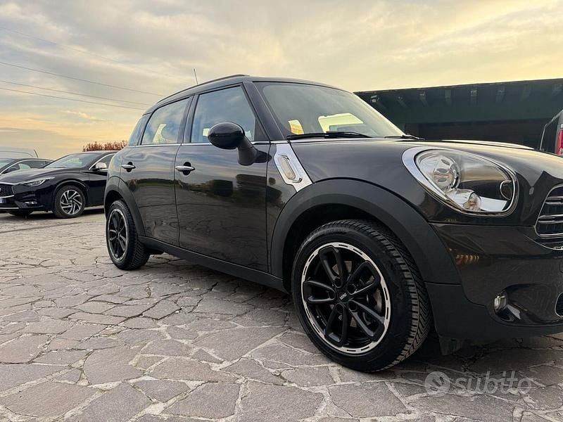 Usata Mini Park Lane Countryman 111 CV (81 kW) 2016 Marrone SUV