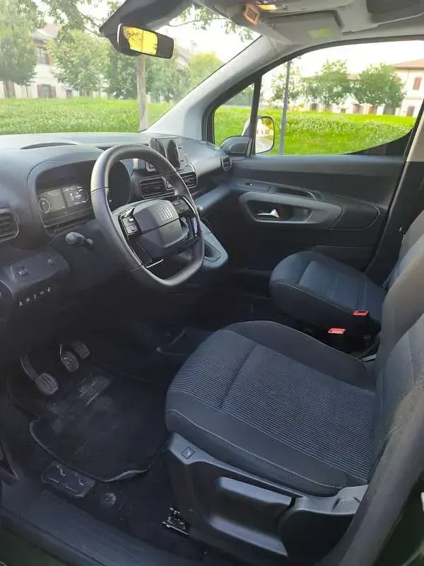 Usata Fiat Doblò 131 CV (96 kW) 2025 Verde Monovolume