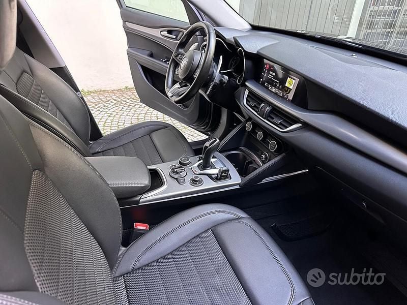 Usata Alfa Romeo Stelvio Sprint 190 CV (139 kW) 2020 Nero SUV