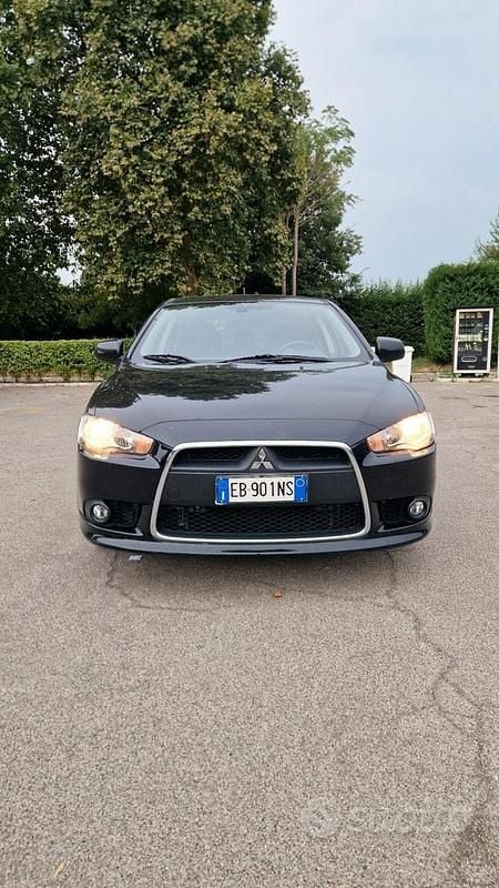 Nero Usata 2010 Mitsubishi Lancer Invite Tre volumi | 4000 € - Immagine 1/4