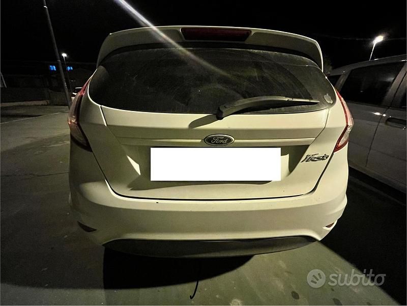 Usata Ford Fiesta 75 CV (55 kW) 2016 Berlina