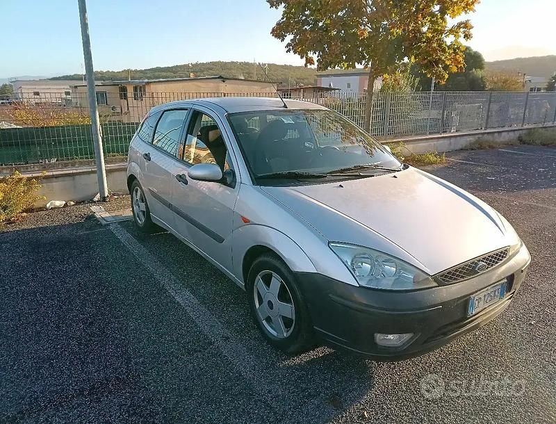 Usata Ford Focus Zetec 101 CV (74 kW) 2004 Grigio Berlina
