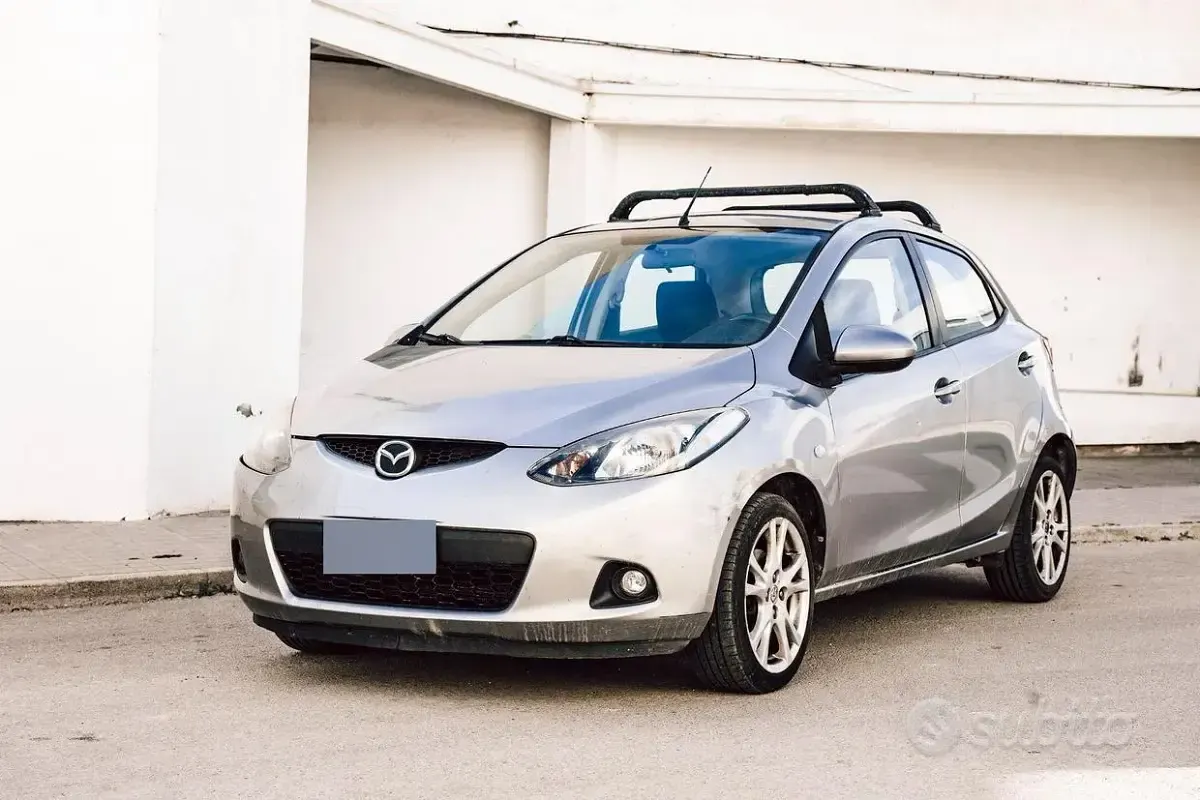 Usata Mazda 2 Inclusive 86 CV (63 kW) 2010 Grigio Utilitaria