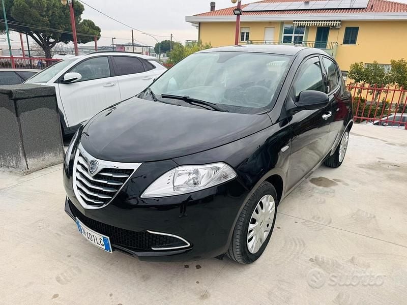 Usata Lancia Ypsilon Gold 95 CV (69 kW) 2012 Nero Utilitaria