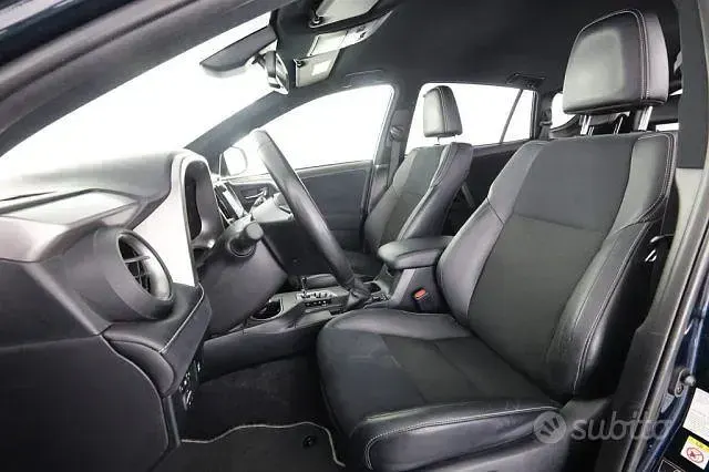 Usata Toyota RAV4 Hybrid Business Edition 155 CV (114 kW) 2017 Blu SUV