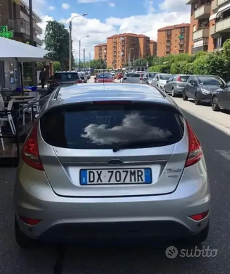 Usata Ford Fiesta 82 CV (60 kW) 2009 Grigio Berlina