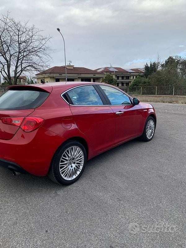 Usata 2011 Alfa Romeo Giulietta Tre volumi | 4500 € (Ottimo prezzo) - Immagine 1/4