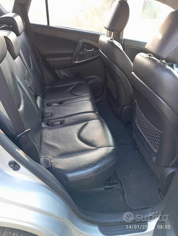 Usata Toyota RAV4 150 CV (110 kW) 2011 Grigio SUV