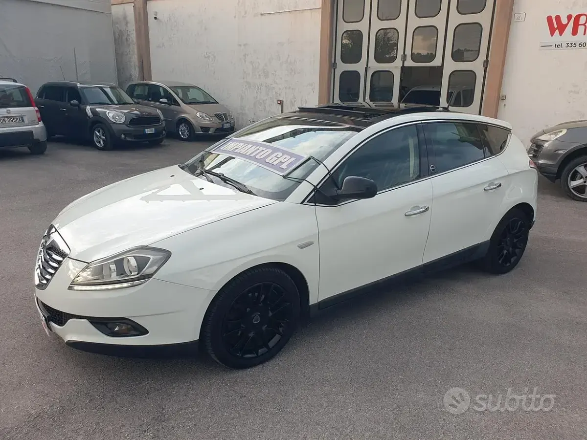 Usado Lancia Delta 120 CV (88 kW) 2013 Blanco Utilitario