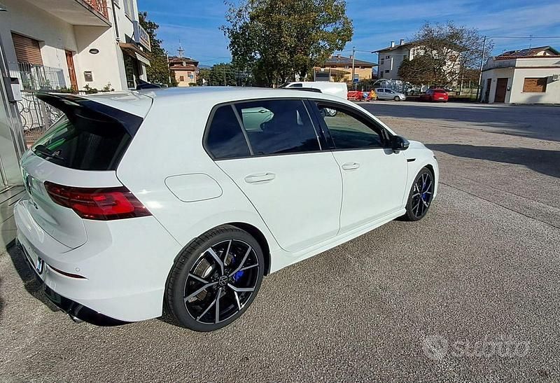 Usata VW Golf VIII R 333 CV (244 kW) 2023 Bianco Berlina