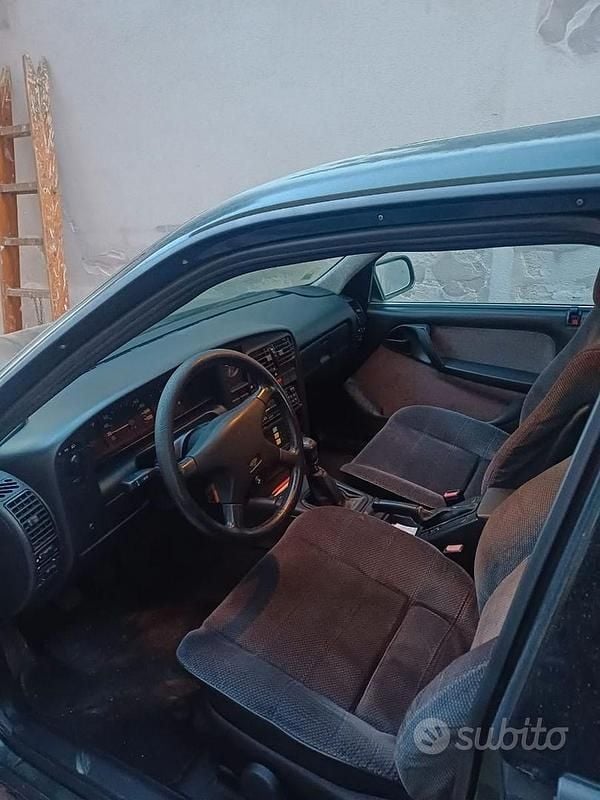 Usata Opel Omega 122 CV (89 kW) 1992 Verde Station wagon