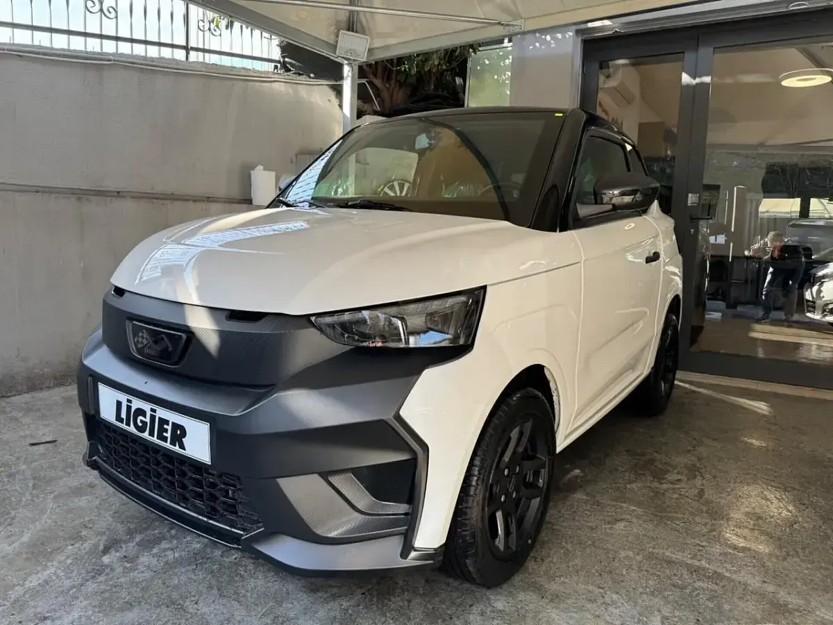 Nuova Ligier JS50 2026 Bianco Utilitaria