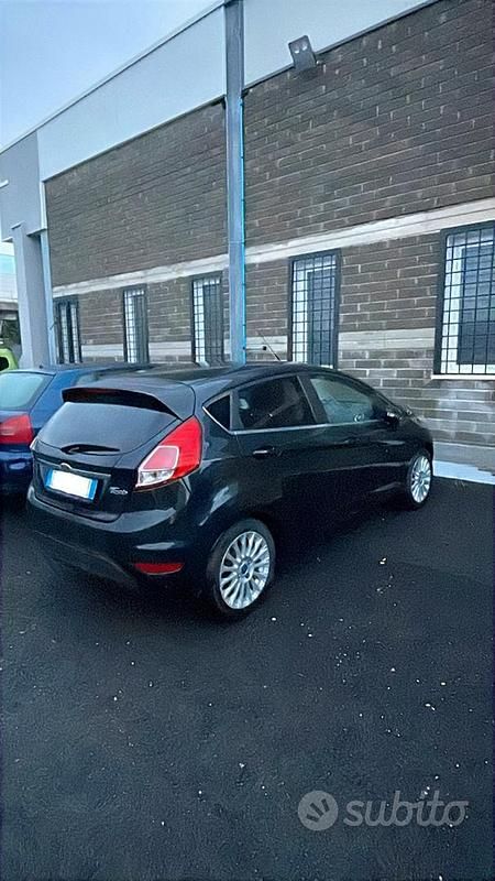 Usata Ford Fiesta Titanium 80 CV (58 kW) 2014 Nero Utilitaria