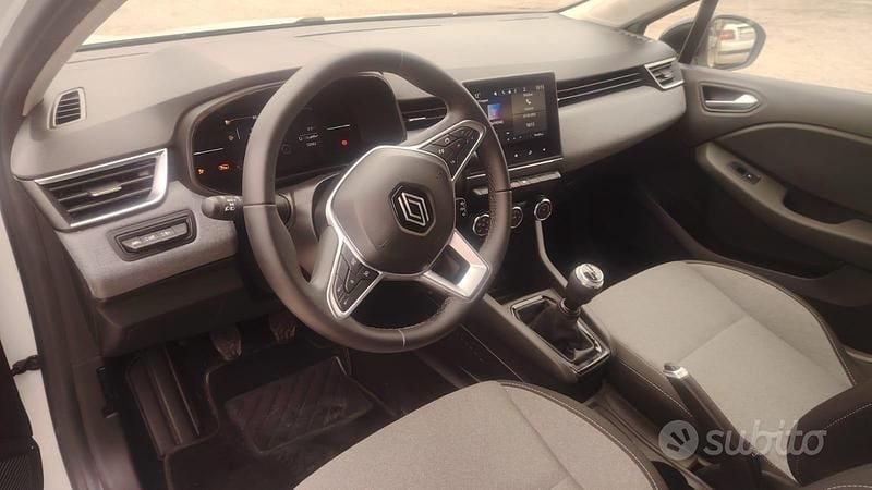Usata Renault Clio V 67 CV (49 kW) 2024 Bianco Berlina