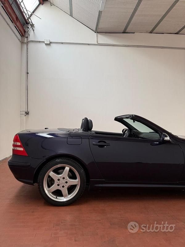Usata Mercedes SLK320 AMG 218 CV (160 kW) 2001 Lilla Cabrio