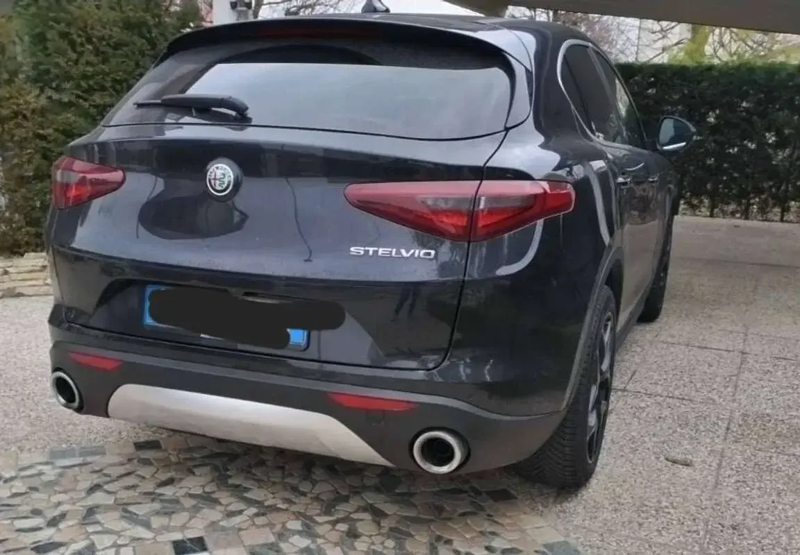 Usata Alfa Romeo Stelvio Executive 190 CV (139 kW) 2020 Nero SUV