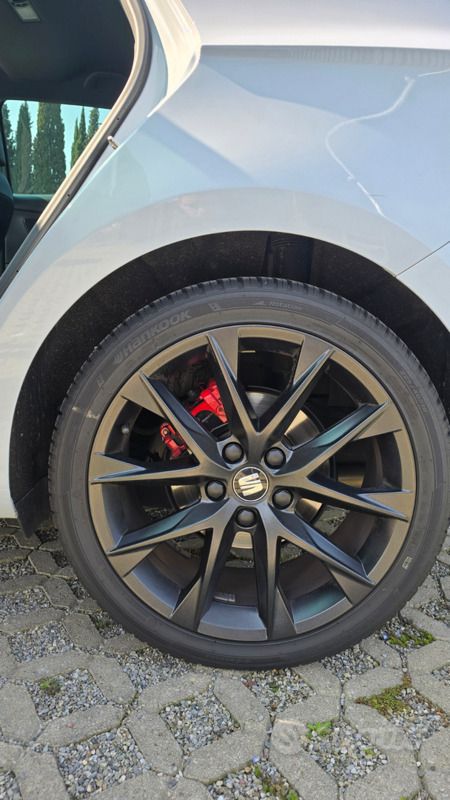 Usata Seat Leon Black Edition 165 CV (121 kW) 2020 Berlina