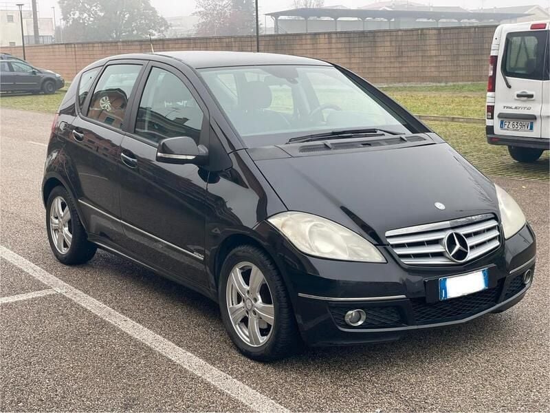 Usata Mercedes A180 Avantgarde 109 CV (80 kW) 2010 Nero Berlina