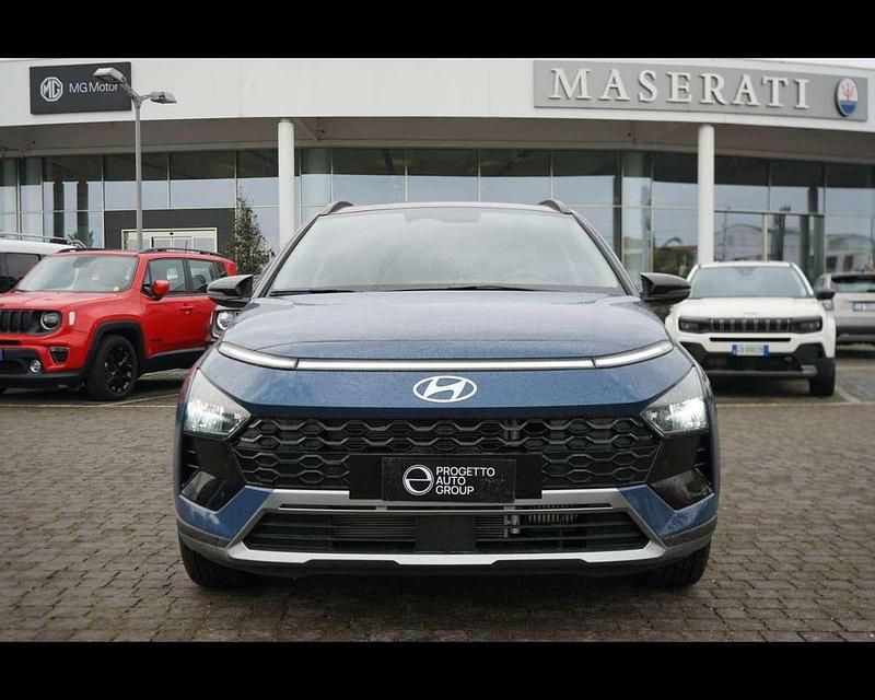 Usata Hyundai Bayon 101 CV (74 kW) 2024 Vibrant blue pearl + black roo SUV