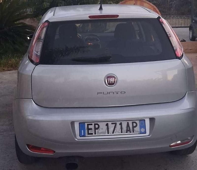Usata 2013 Fiat Grande Punto S Due volumi | 3500 € (Buon prezzo) - Immagine 1/4