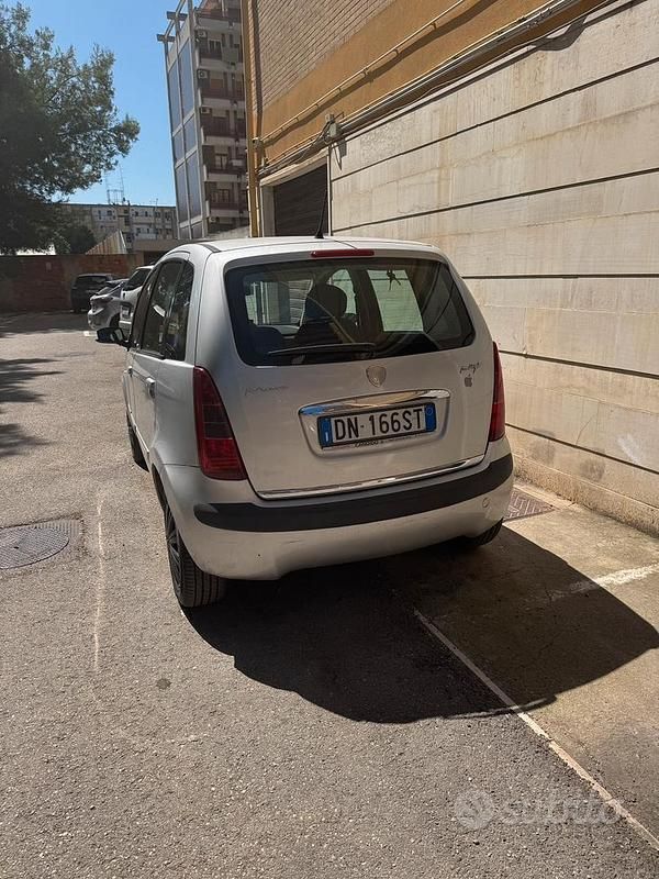 Usata Lancia Musa 90 CV (66 kW) 2008 Grigio Monovolume