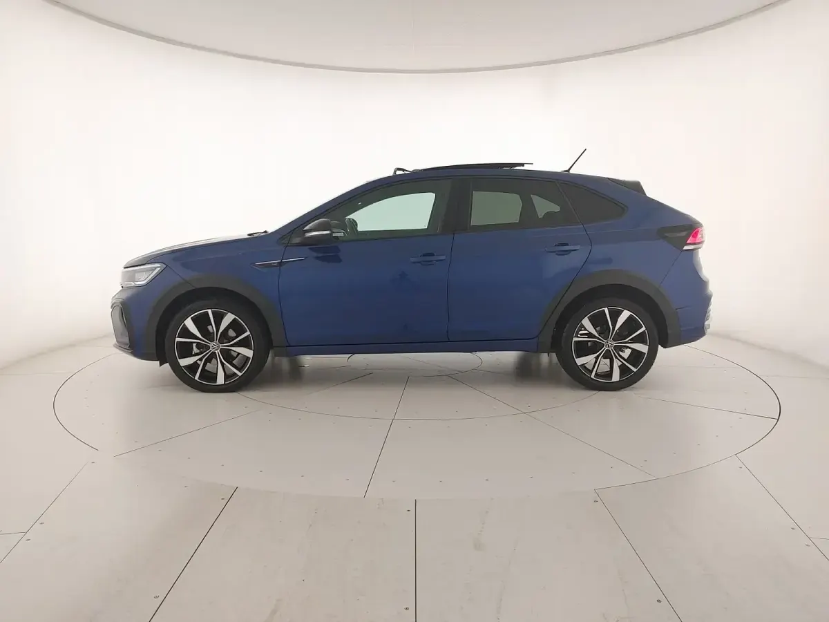 Usata VW Taigo R-line 150 CV (110 kW) 2023 Reef blue metallizzato nero SUV