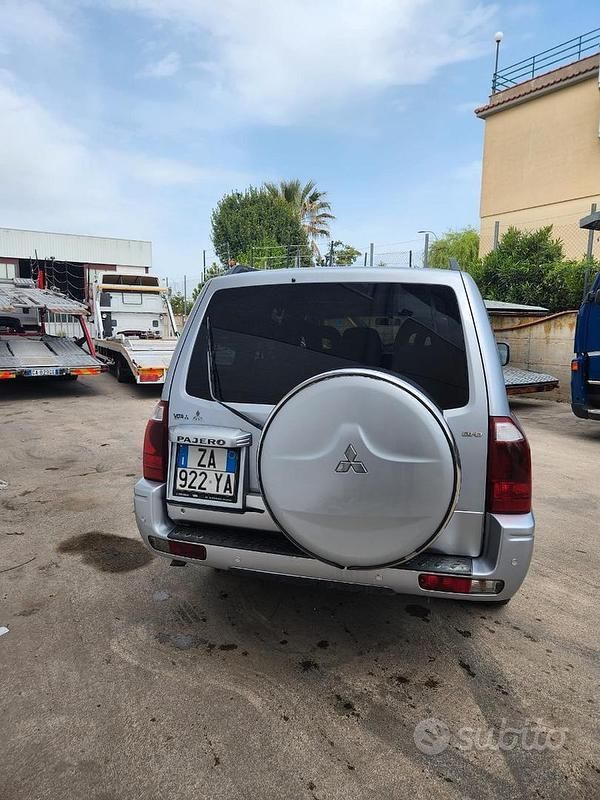 Usata Mitsubishi Pajero 160 CV (117 kW) 2004 Grigio SUV