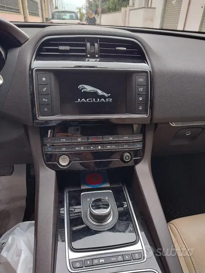 Usata Jaguar F-Pace 250 CV (183 kW) 2018 Blu SUV