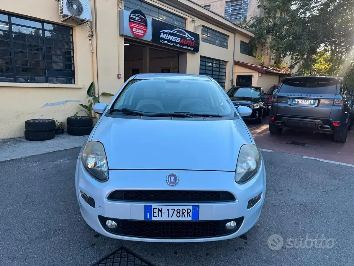 Usata Fiat Grande Punto 69 CV (50 kW) 2012 Grigio Utilitaria