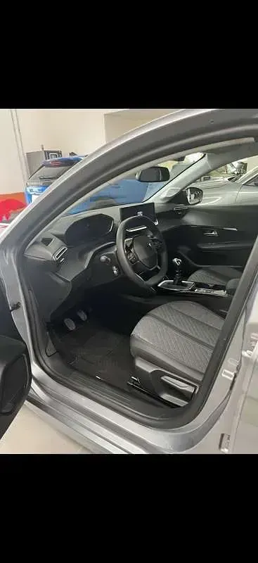 Usata Peugeot 208 Allure 101 CV (74 kW) 2025 Utilitaria