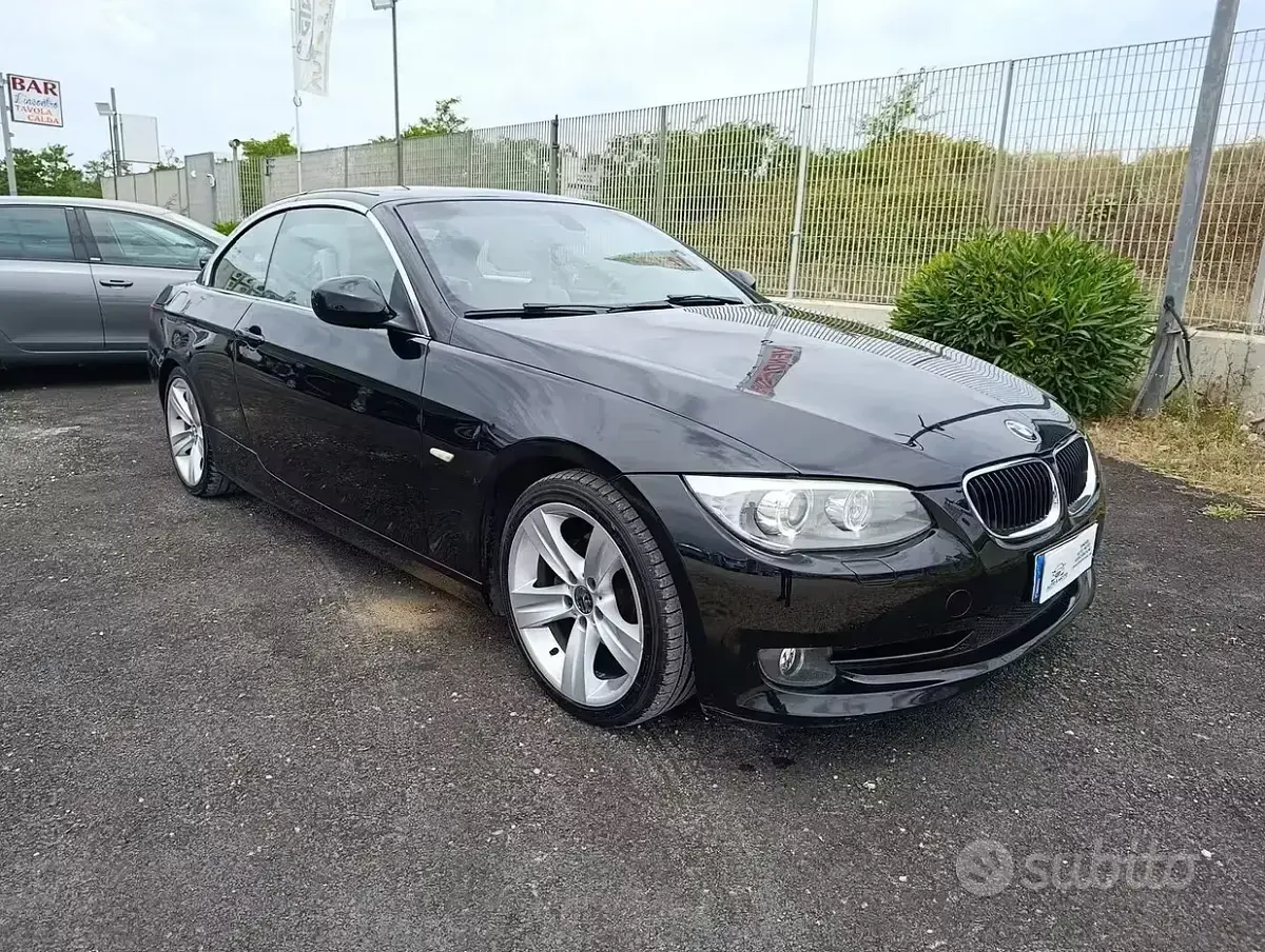 Usata BMW 320 Cabriolet Efficient Dynamics 184 CV (135 kW) 2011 Nero Cabrio