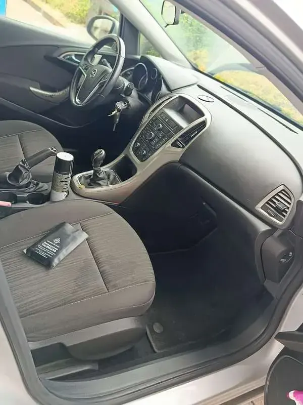Usata Opel Astra 110 CV (80 kW) 2012 Grigio Station wagon