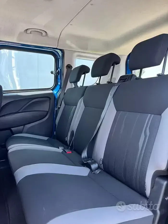 Usata Fiat Doblò 120 CV (88 kW) 2019 Bluazzurro Monovolume