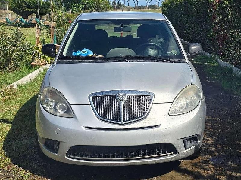 Usata Lancia Ypsilon 80 CV (58 kW) 2011 Grigio Utilitaria