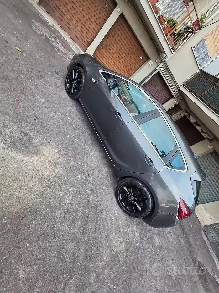 Usata Opel Astra Cosmo 160 CV (117 kW) 2011 Grigio Berlina