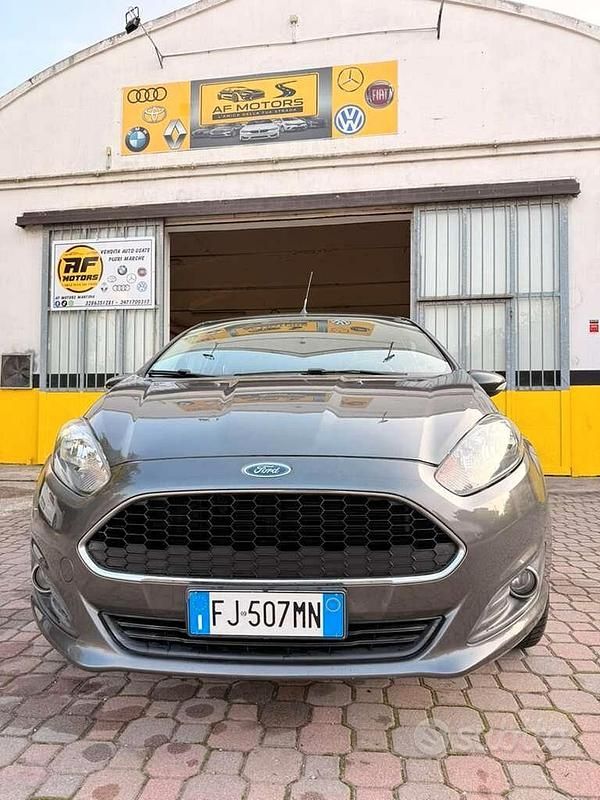 Usata Ford Fiesta 95 CV (69 kW) 2017 Grigio Utilitaria