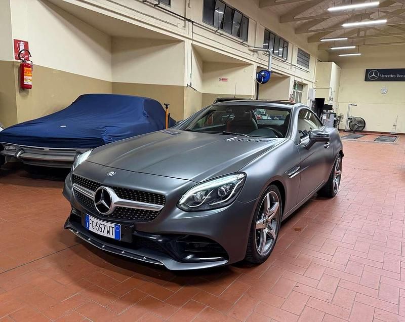 Grigio Usata 2017 Mercedes SLC180 AMG line Cabrio | 30.000 € - Immagine 1/4