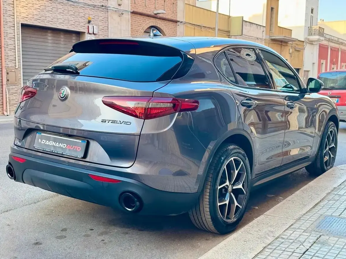 Usata Alfa Romeo Stelvio Executive 210 CV (154 kW) 2018 Grigio SUV