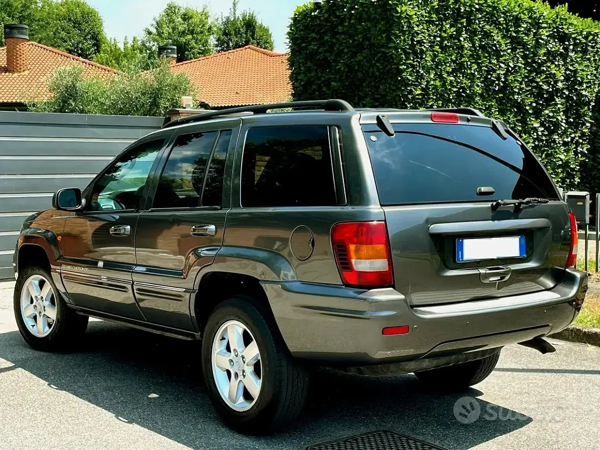 Usata Jeep Cherokee Overland 163 CV (119 kW) 2004 Grigio SUV
