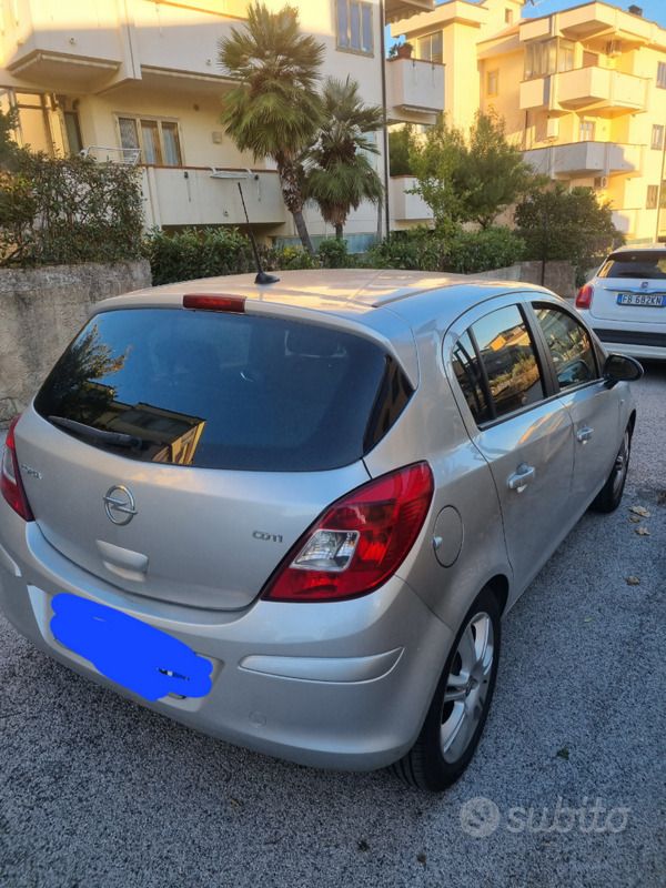 Usata Opel Corsa 75 CV (55 kW) 2011 Grigio Utilitaria