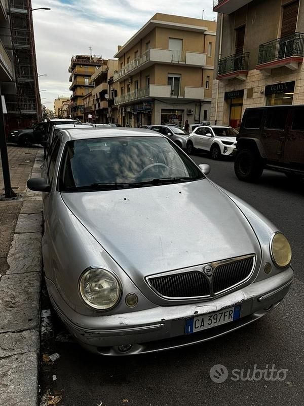 Usata Lancia Lybra 150 CV (110 kW) 2002 Grigio Berlina
