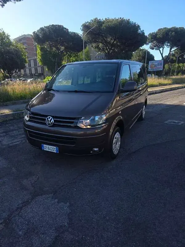 Usata VW Caravelle 140 CV (102 kW) 2011 Furgone