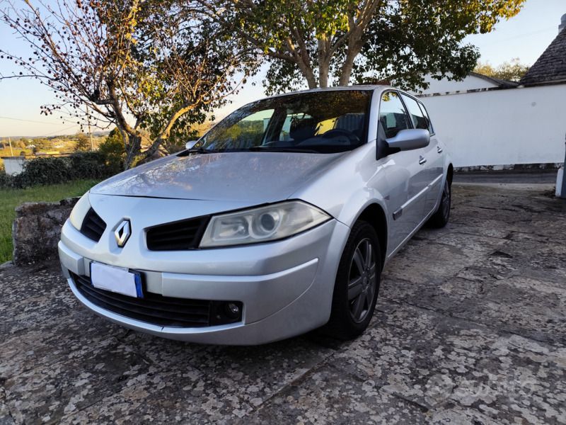 Usata 2006 Renault Mégane II Dynamique Tre volumi | 1600 € (Buon prezzo) - Immagine 1/4