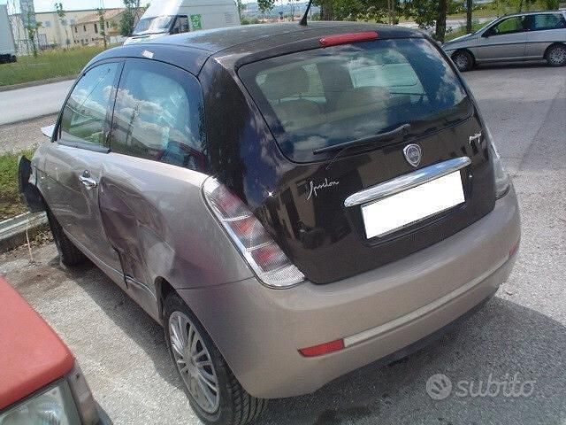 Usata Lancia Ypsilon 75 CV (55 kW) 2007 Grigio Utilitaria