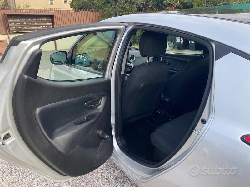 Usata Lancia Ypsilon 69 CV (50 kW) 2019 Grigio Utilitaria