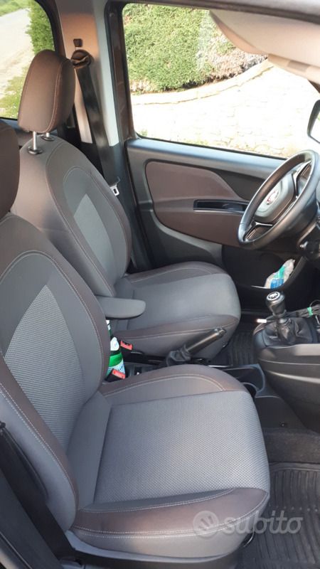 Usata Fiat Doblò Trekking 120 CV (88 kW) 2017 Marrone Monovolume