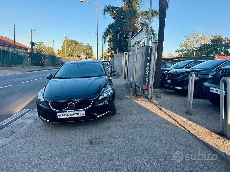 Usata Volvo V40 Inscription 120 CV (88 kW) 2017 Nero Berlina