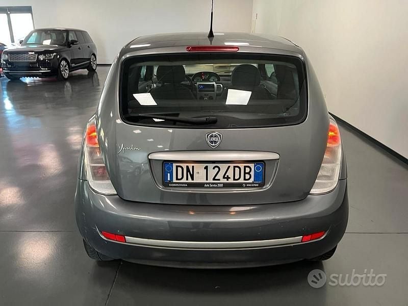 Begagnad Lancia Ypsilon 60 HK (44 kW) 2008 Grå Halvkombi