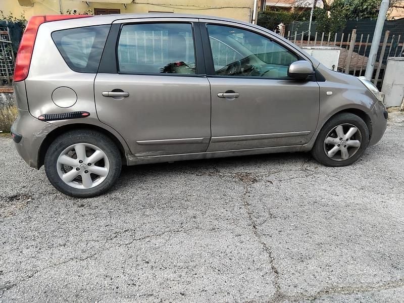 Usata Nissan Note 68 CV (50 kW) 2007 Marrone Monovolume