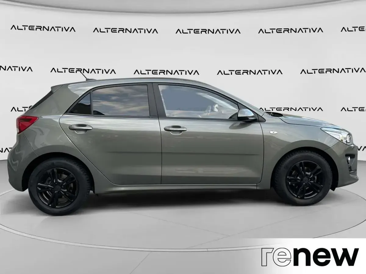 Usata Kia Rio Style 84 CV (61 kW) 2021 Generico Berlina